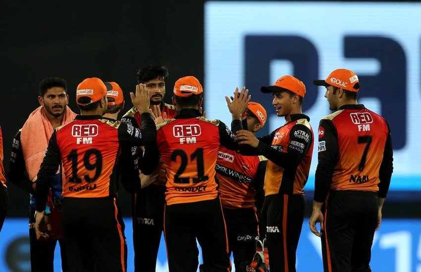 हैदराबाद ने शानदार बल्लेबाजी के बाद की धारदार गेंदबाजी (फोटो सोर्स-IPL TWITTER)