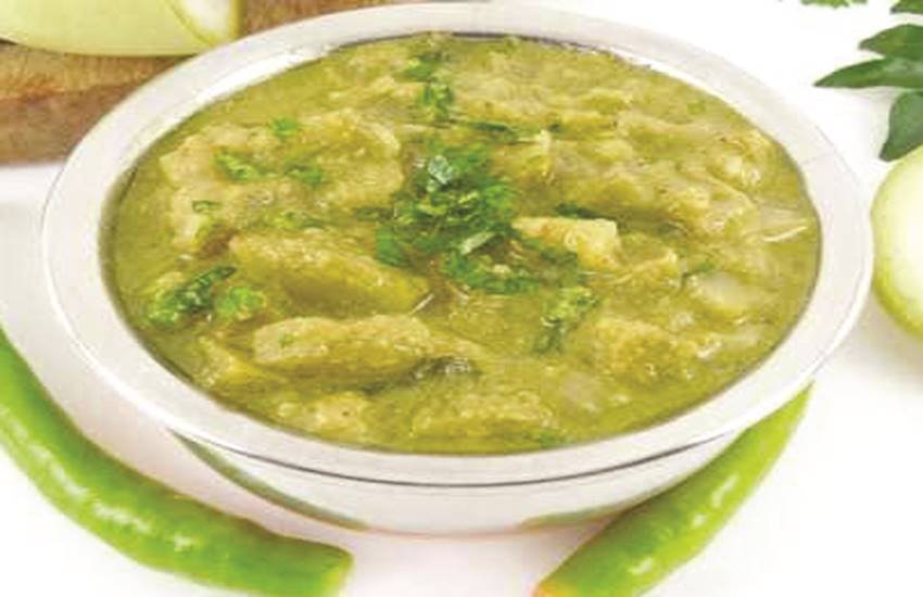 लौकी में प्याज-टमाटर डालने से परहेज करना चाहिए।