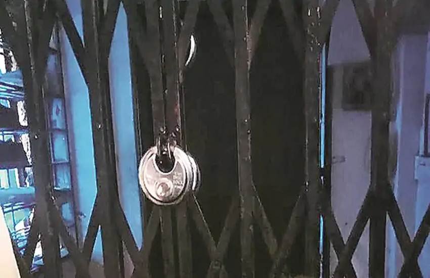 डायमंड पॉलिसिंग फैक्ट्री का मालिक कंपनी बंद कर फरार बताया जा रहा है। 