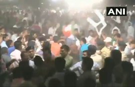 BJP, Congress, Gujrat, Hardik patel, Scuffle, Police, Election Rally, lok sabha, lok sabha election, lok sabha election 2019, lok sabha election 2019 schedule, lok sabha election date, lok sabha election 2019 date, लोकसभा चुनाव, लोकसभा चुनाव 2019, chunav, lok sabha chunav, lok sabha chunav 2019 dates, lok sabha news, election 2019, election 2019 news