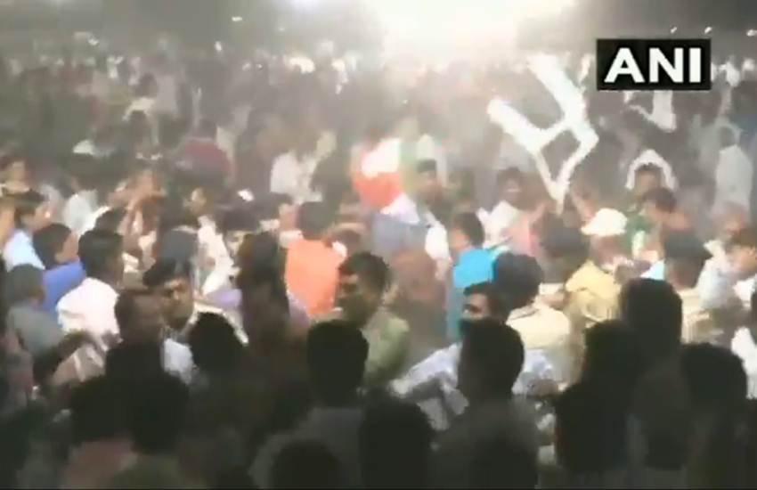 BJP, Congress, Gujrat, Hardik patel, Scuffle, Police, Election Rally, lok sabha, lok sabha election, lok sabha election 2019, lok sabha election 2019 schedule, lok sabha election date, lok sabha election 2019 date, लोकसभा चुनाव, लोकसभा चुनाव 2019, chunav, lok sabha chunav, lok sabha chunav 2019 dates, lok sabha news, election 2019, election 2019 news