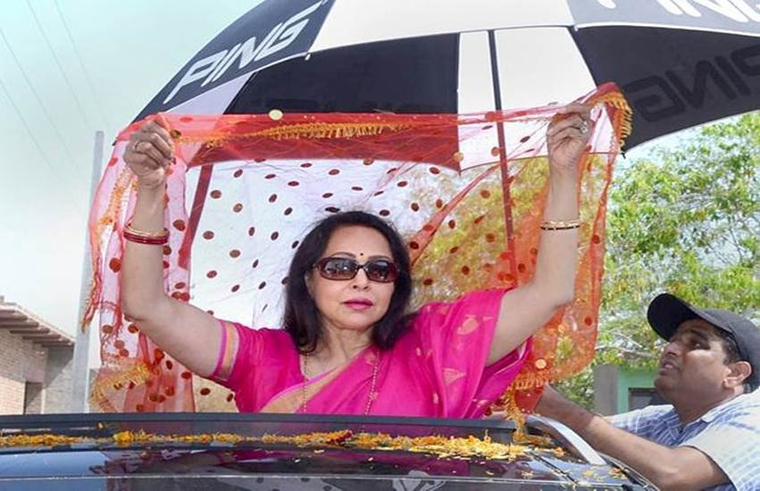 हेमा मालिनी मथुरा से बीजेपी के टिकट पर चुनाव मैदान में हैं। (फोटो सोर्स:PTI)