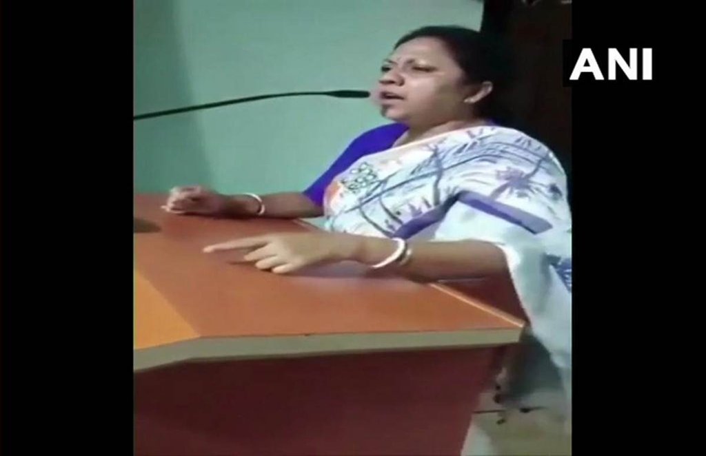 palm reading, M sign in hand, letter M in hand, हथेली में बना अक्षर M, हथेली में M अक्षर होने के फायदे, हथेली के M अक्षर के बारे में, know about M in your hand, letter M benefits in hand, benefits of M letter in hand