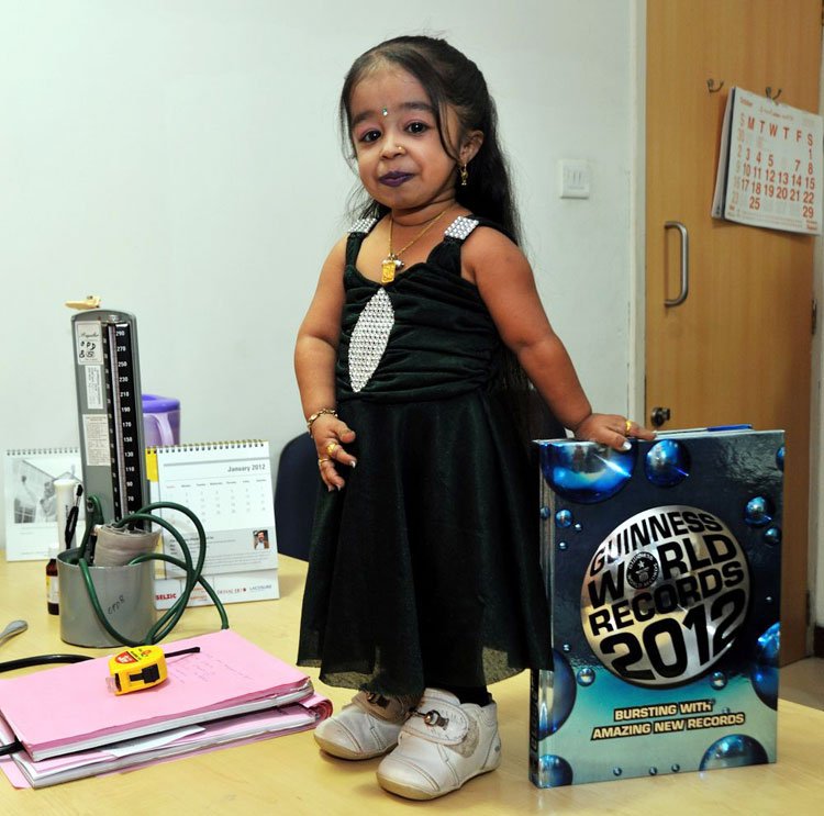Lok Sabha Election 2019, World smallest woman, Jyoti Amge, vote, polling station, Nagpur, Maharashtra, Jansatta Online