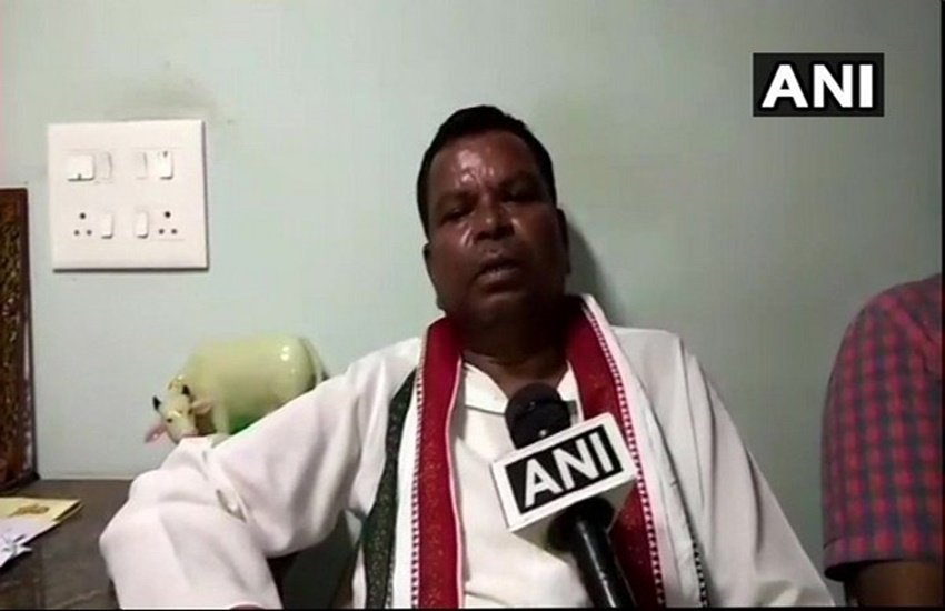 lok sabha, lok sabha election, lok sabha election 2019, lok sabha election 2019 schedule, lok sabha election date, lok sabha election 2019 date, लोकसभा चुनाव, लोकसभा चुनाव 2019, chunav, lok sabha chunav, lok sabha chunav 2019 dates, lok sabha news, election 2019, election 2019 news, Hindi news, news in Hindi, latest news, today news in Hindi, Chhattisgarh election news, Chhattisgarh minister, Kawasi Lakhma, voter feel electric shock