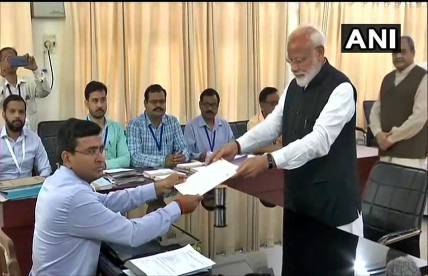 वाराणसी में नामांकन दाखिल करते पीएम नरेन्द्र मोदी, फोटो सोर्स- ANI