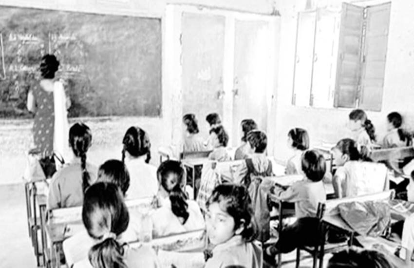 दिल्ली के तकरीबन अड़तीस फीसद शिक्षक अतिथि की श्रेणी में आते हैं।