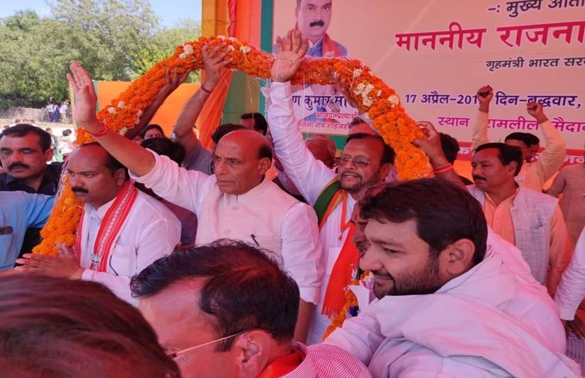 एक जनसभा के दौरान केंद्रीय मंत्री राजनाथ सिंह। (Photo: Twitter@rajnathsingh)