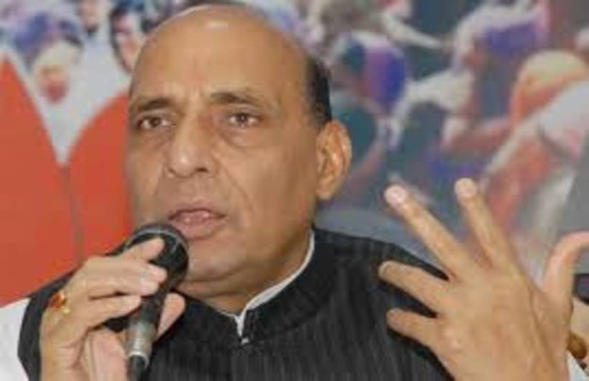 लखनऊ में रोड शो करते राजनाथ सिंह। (Photo: PTI)