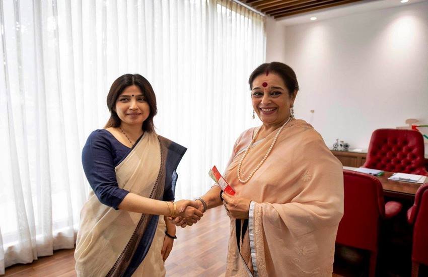 सपा में शामिल हुईं शत्रुघन सिन्हा की पत्नी पूनम सिन्हा, फोटो सोर्स-ट्विटर (@samajwadiparty)