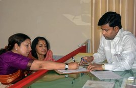 smriti irani, smriti irani degree, smriti irani degree row, smriti irani education, smriti irani property, smriti irani assets, smriti irani election affidavit