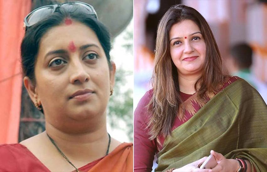 केंद्रीय मंत्री स्मृति ईरानी और कांग्रेस प्रवक्ता प्रियंका चतुर्वेदी। (फोटो सोर्स- एपी)