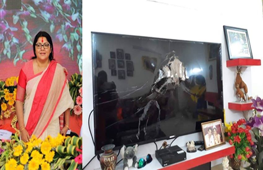 पश्चिम बंगाल में बीजेपी नेता के घर में तोड़फोड़ 
फोटो सोर्स- ट्विटर/लॉकेट चटर्जी 