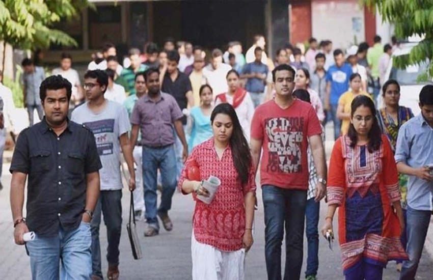 लक्ष्मण कुमार 362 वीं रैंक पर आए है तो हाजीपुर के विवेक कुमार का रैंक 253वां है। दरभंगा के नित्यानंद झा 128वां स्थान पर रहे तो बेगूसराय के गौरव गुंजन ने 262 वां रैंक हासिल कर बिहार का मान बढ़ाया है। लक्ष्मण कुमार 362 वीं रैंक पर आए है तो हाजीपुर के विवेक कुमार का रैंक 253वां है। दरभंगा के नित्यानंद झा 128वां स्थान पर रहे तो बेगूसराय के गौरव गुंजन ने 262 वां रैंक हासिल कर बिहार का मान बढ़ाया है।
