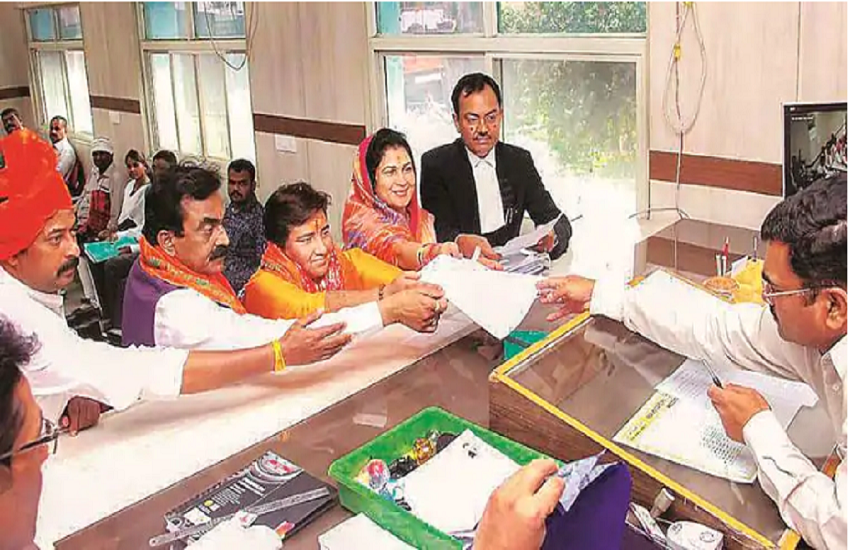 Loksabha election 2019: 
प्रज्ञा ठाकुर ने भोपाल में अपना नामांकन पत्र दाखिल किया (PTI photo)