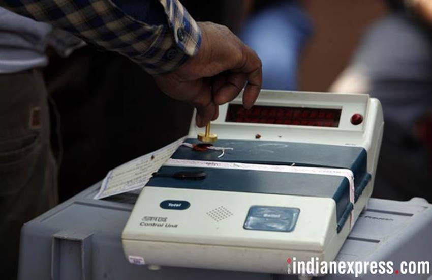 वीवीपीएटी मामले में उच्चतम न्यायालय का फैसला तत्काल प्रभाव से लागू करेंगे : चुनाव आयोग