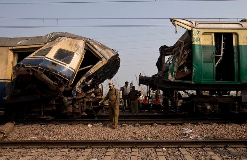 Indian railways, best safety figure, rail safety in india, rail safety rules, four decades, railway crossing, Hindi news, news in Hindi, latest news, today news in Hindi