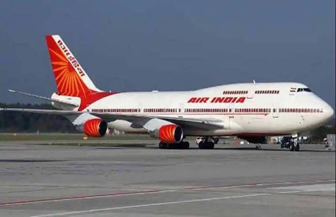 अचानक एयर इंडिया के विमान के इंजन से निकलना लगा धुआं, कर्मचारी ने दिखाई समझदारी, लिया ये फैसला