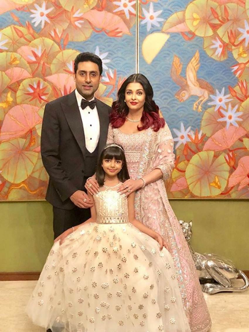 Abhishek Bachchan, Aishwarya Rai, Aaradhya Bachchan, Aishwarya Rai Maldives, Aishwarya Rai in Pool, Abhishek Aishwarya maldive