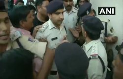 MP CM कमल नाथ के करीबी के घर IT का छापाः CRPF और पुलिस के बीच जमकर झड़प, सामने आया वीडियो