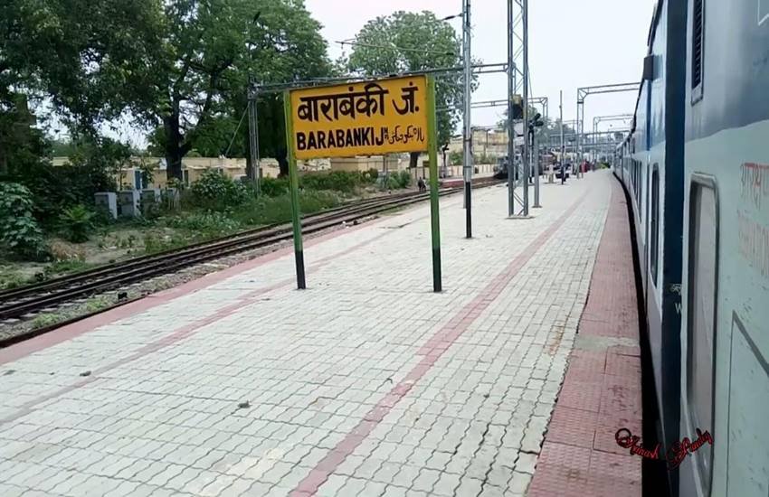 ’ बाराबंकी आरक्षण केंद्र से जारी टिकट पर प्रधानमंत्री आवास योजना के विज्ञापन में प्रधानमंत्री की तस्वीर 
’ प्रशासन व चुनाव आयोग ने लिया संज्ञान, रेलवे ने की कार्रवाई 
