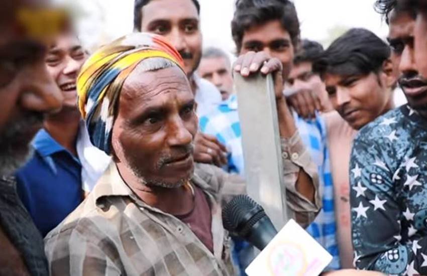 बिहार के भागलपुर में ग्रामीण मतदाताओं ने कई बूथों पर ‘रोड नहीं तो वोट नहीं’ की मांग को लेकर मतदान का बहिष्कार किया। (प्रतीकात्मक तस्वीर)
