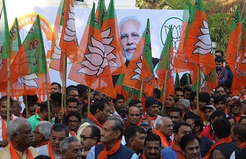 lok sabha, lok sabha election, lok sabha election 2019, lok sabha election 2019 schedule, lok sabha election date, lok sabha election 2019 date, लोकसभा चुनाव, लोकसभा चुनाव 2019, chunav, lok sabha chunav, lok sabha chunav 2019 dates, lok sabha news, election 2019, election 2019 news, Hindi news, news in Hindi, latest news, today news in Hindi, Gujarat, internation airport, BJP, supporters, lose wallets