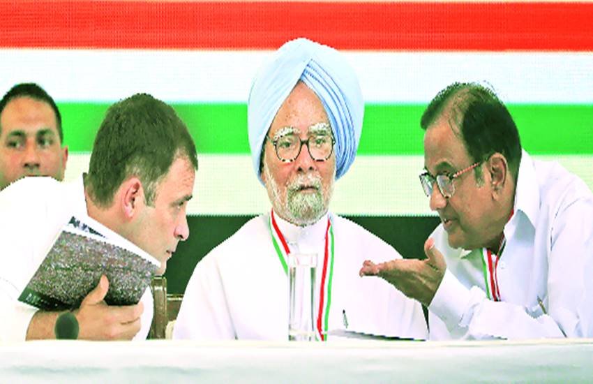 कांग्रेस का चुनावी घोषणापत्र जारी करते हुए मनमोहन सिंह ने कहा कि पिछले पांच सालों में नौकरियों में कमी आई और खेती-किसानी का संकट बढ़ा। ये ऐतिहासिक घोषणापत्र देश को और आगे ले जाने का काम करेगा। 