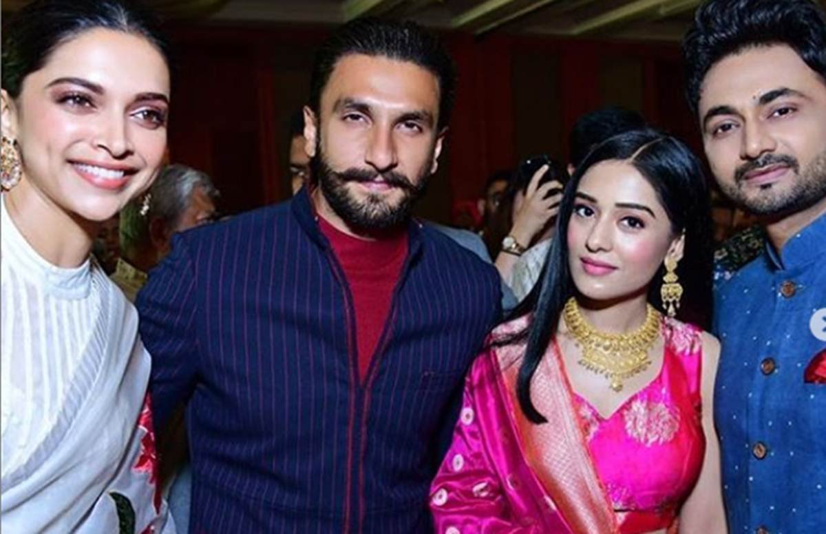 Deepika padukone related to amrita arora, deepika and amrita related, deepika padukone relative of amrita rao, deepika, amrita at mumbai wedding, ranveer singh, rj anmol, दीपिका पादुकोण, अमृता राव, दीपिका-अमृता के बीच रिश्ता, रणवीर सिंह