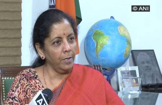 पूर्व सेनाधिकारियों की चिट्ठी पर बोलीं रक्षा मंत्री- लेटर की विश्वसनीयता ही नहीं, हम सेना के राजनीतिकरण के खिलाफ