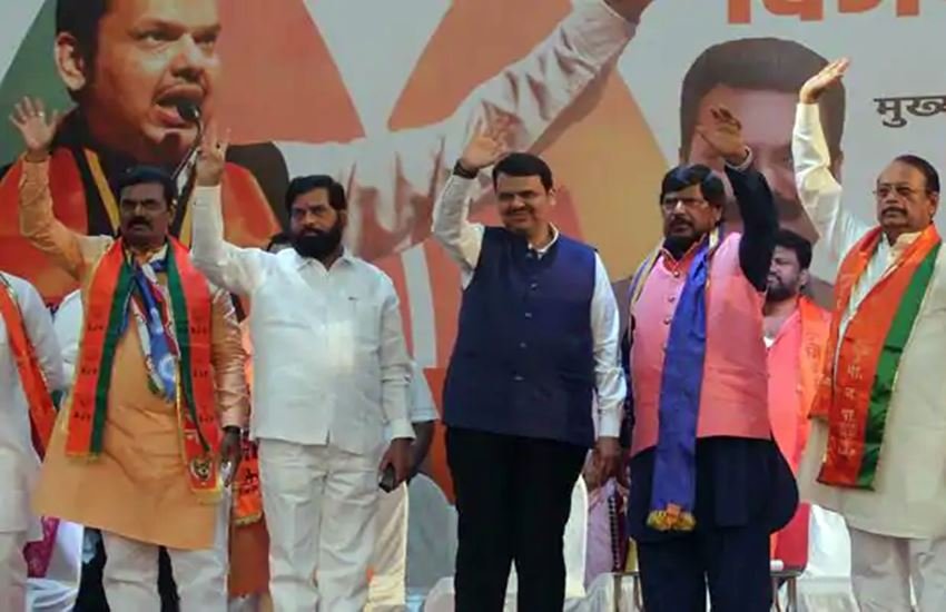 महाराष्ट्र के सीएम देवेंद्र फडणवीस। फोटो सोर्स : इंडियन एक्सप्रेस