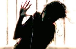 दूध के बोतल में पिलाता था शराब, इस बाप ने बेटी पर जुल्म की इंतहा कर दी