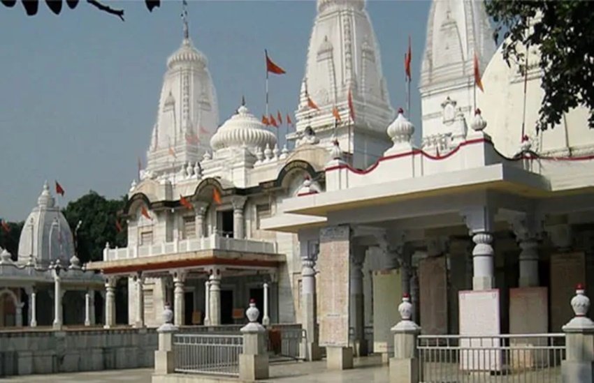 gorakhnath temple, ravi kishan, ravi kishan in gorakhnath temple, गोरखनाथ मंदिर, गोरखनाथ मंदिर का इतिहास, गोरखनाथ मंदिर क्यों है फैमस, रवि किशन का गोरखनाथ मंदिर में दर्शन, उत्तर प्रदेश गोरखनाथ मंदिर, गोरखनाथ मंदिर के बारे में, know gorakhnath mandir,