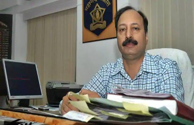 साध्वी प्रज्ञा के बयान पर बोलीं शहीद करकरे की बेटी- मेरे पिता ने सिखाया है, आतंक का नहीं होता कोई धर्म