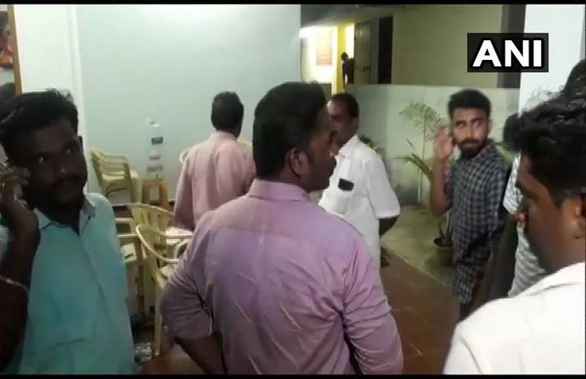 कनिमोझी के घर आयकर विभाग की छापेमार