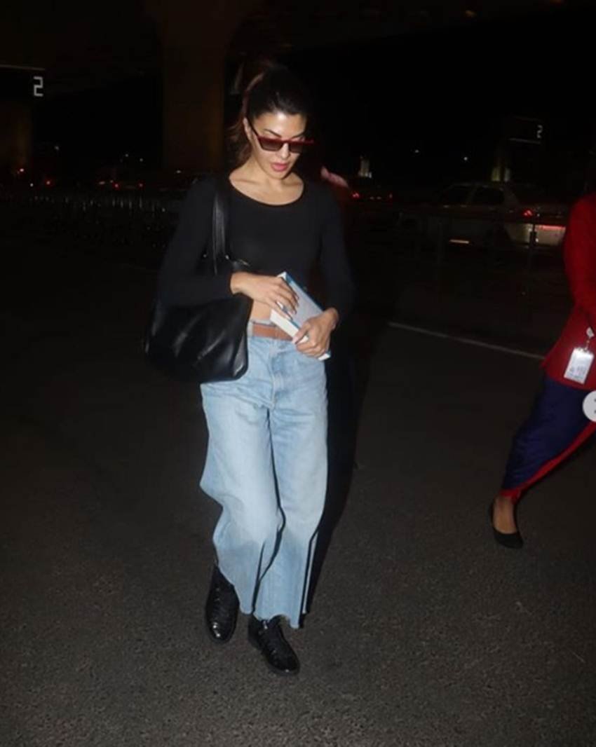 jacqueline fernandez, Jacqueline fernandez airport look, Jacqueline fernandez bag, Jacqueline fernandez crop top, Jacqueline fernandez airport, Jacqueline fernandez movies, Jacqueline Fernandez abs