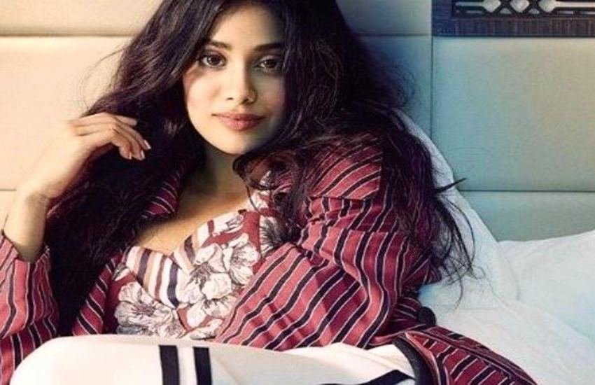 janhvi kapoor, janhvi kapoor outfits, janhvi kapoor movie