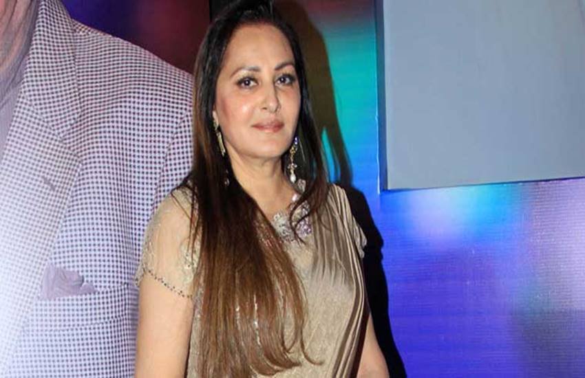 इस मामले में महिला आयोग ने आजम खां को नोटिस भेजा है।