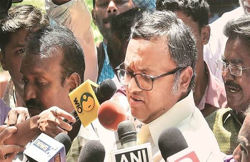 कांग्रेस नेता पी चिदंबरम की पत्नी नलिनी और बेटे कार्ति को नोटिस