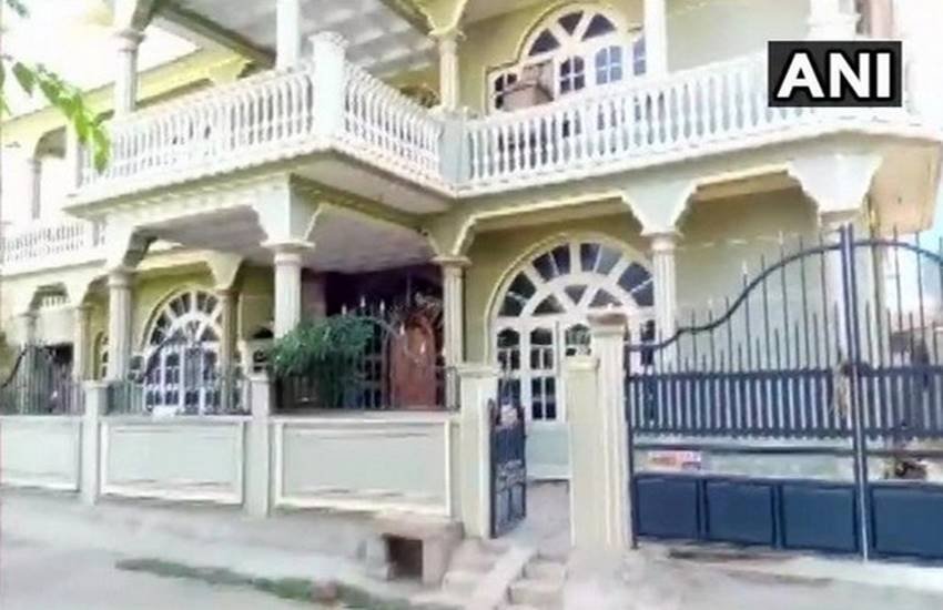  कर्नाटक में ’ तलाशी अभियान में रीयल एस्टेट, स्टोन क्रशिंग, सरकारी ठेकों पर काम करने वालों, ईंधन का कारोबार करने वाले, आरा मशीन व सहकारी बैंक चलाने वालों के खिलाफ ये छापेमारी की गई है