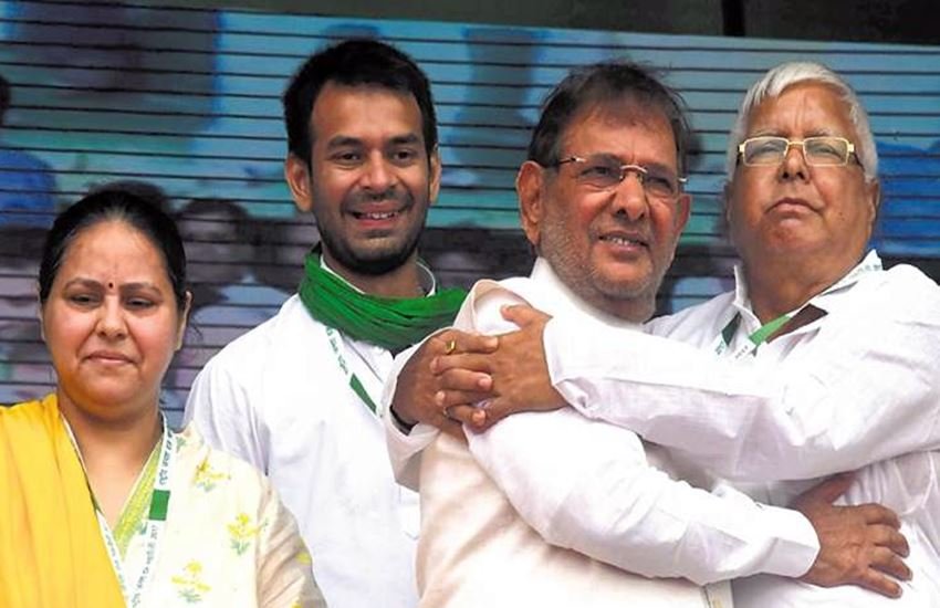 लालू प्रसाद यादव और शरद यादव। फोटो सोर्स : इंडियन एक्सप्रेस