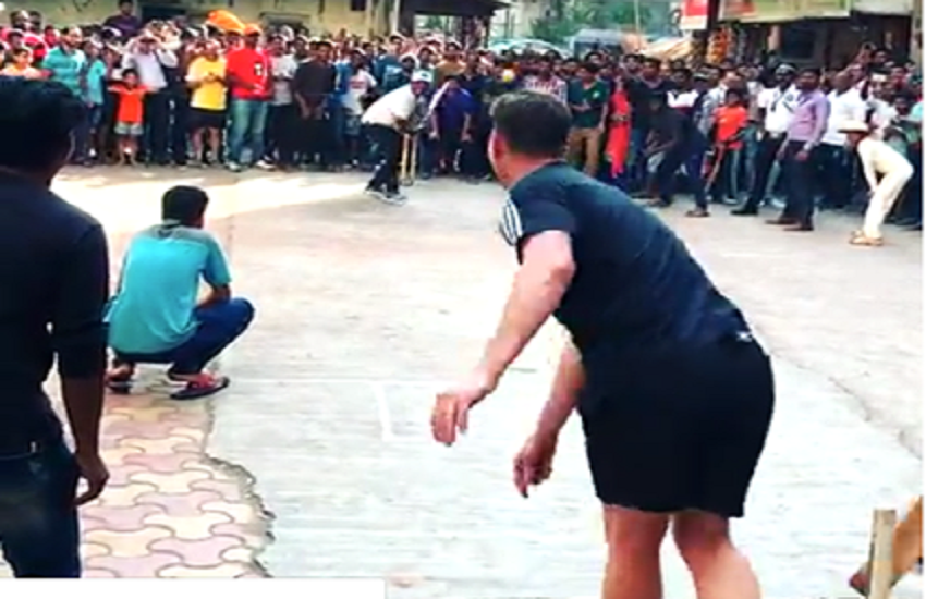 Brett Lee, Bowls Bouncer, Brian Lara