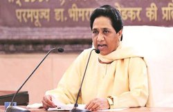 RSS-भाजपा के बाद चुनाव आयोग पर मायावती का हमला, कहा- प्रज्ञा का नामांकन रद्द क्यों नहीं कर रहे?