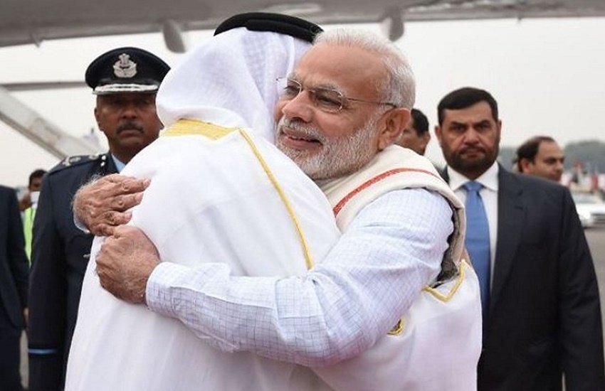 पीएम मोदी यूएई के सुल्तान के साथ। फोटो सोर्स- पीटीआई