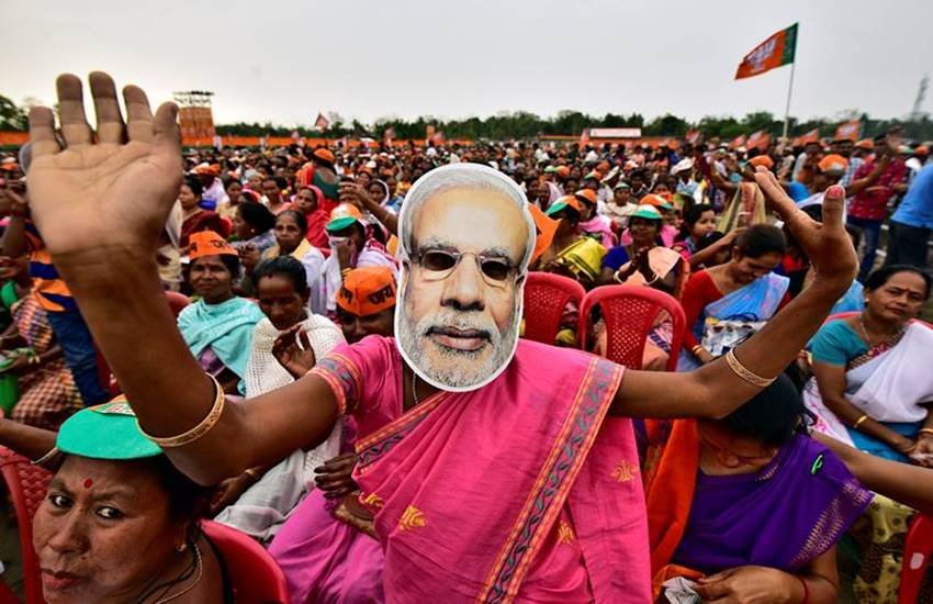 ="lok sabha, lok sabha elections 2019, Narendra Modi, Amit Shah, Mamata Banerjee, Priyanka Gandhi, Priyanka Gandhi rally, election day photos, 2019 election days in pictures, indian express, indian express photos"