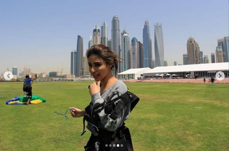 mouni roy, mouni roy sky diving, naagin actress mouni roy , mouni roy sky diving photo, mouni roy share photo, mouni roy latest photo, mouni roy fly in sky