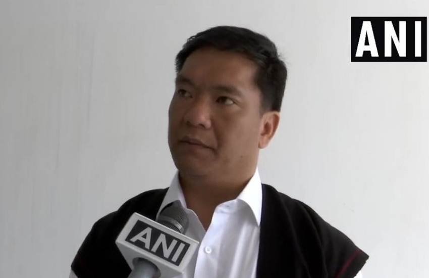 अरुणाचल के सीएम ने माना कि पैसा बीजेपी नेता की गाड़ी बरामद हुआ है। (फोटो क्रेडिट/ANI Twitter Handle) 