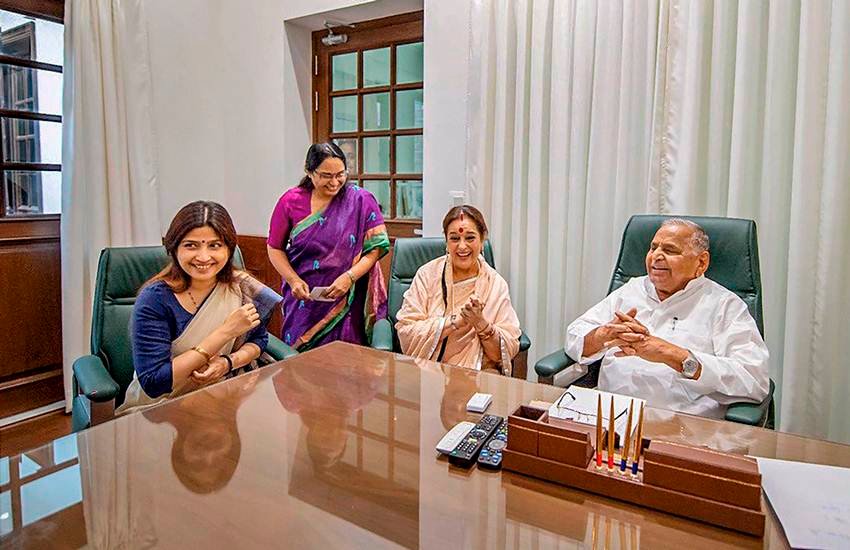 Poonam Sinha joins SP Poonam Sinha joins SP