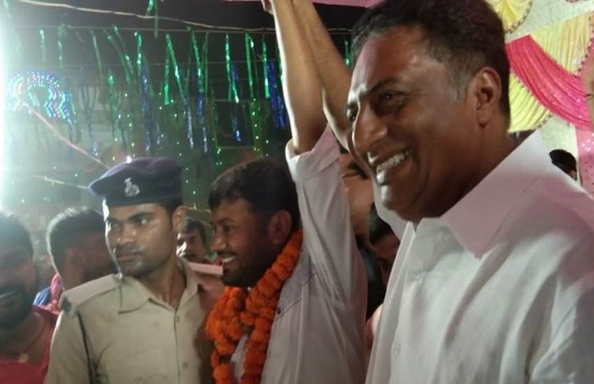 कन्हैया के लिए बेगूसराय में चुनाव प्रचार करते प्रकाश राज। (फोटो सोर्स: Prakash Raj/Twitter Handle)