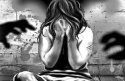 शराब के नशे में चाचा ने भतीजी के साथ किया रेप, प्राइवेट पार्ट पर चाकू से हमला कर किया जख्मी